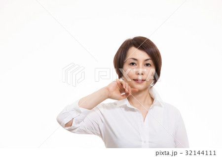 ミドルの女性  32144111