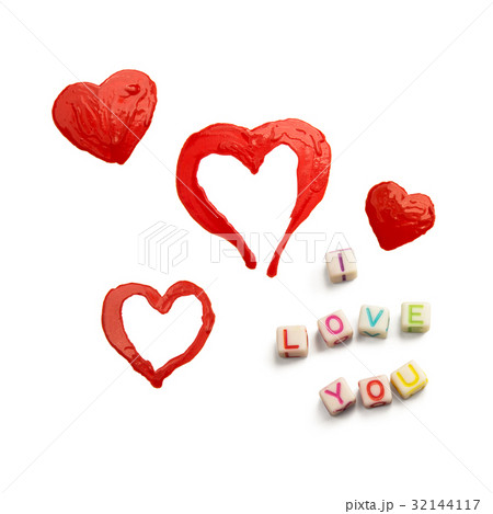 painted red heart 32144117