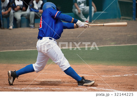Men's league player in blue shirt swinging 32144225