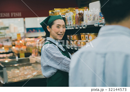 supermarket 32144573