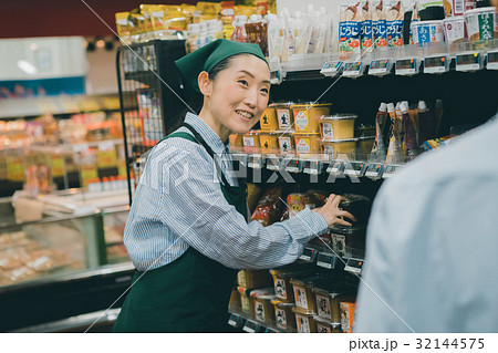 supermarket supermarket 32144575