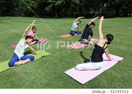 ピラティス　ヨガ 32145312