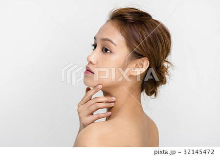 ハーフの女性 32145472