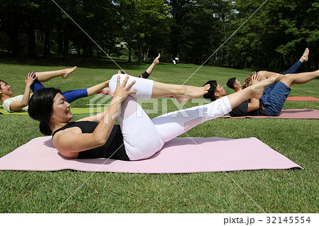ピラティス　ヨガ 32145554