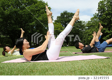 ピラティス　ヨガ 32145555