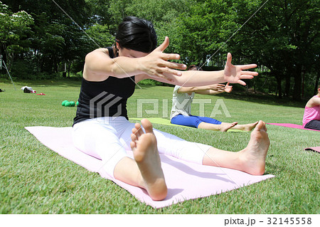 ピラティス　ヨガ 32145558