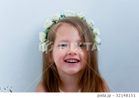 Charming girl with long ash-blond hair , lively 32148151