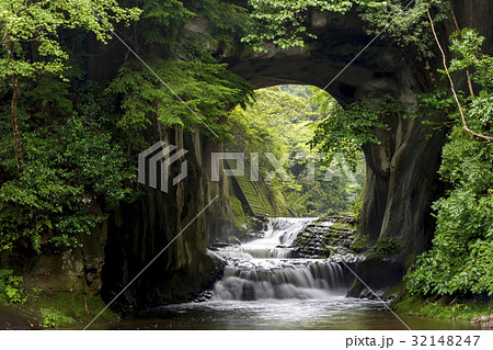 千葉県君津市　濃溝の滝 32148247