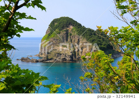 黄金岬の遊歩道から見る宝島・積丹町美国の写真素材 [32149941] - PIXTA
