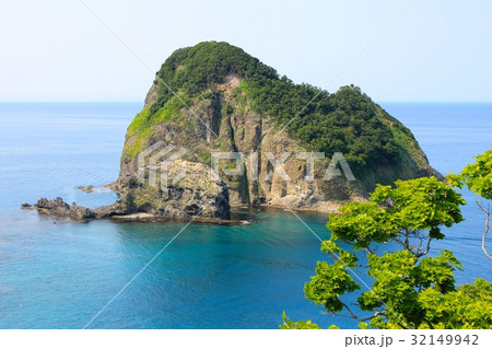 水彩画(宝島‹美国黄金岬›)№133 黄金岬の遊歩道から見る宝島・積丹町美国の写真素材 [32149942] - PIXTA
