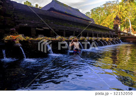 Holy Spring Water Tirta Empul Hindu Temple in Bali 32152050