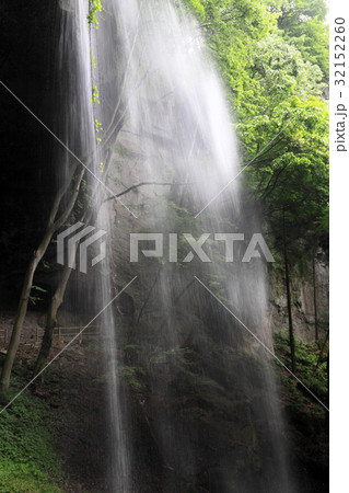 棚下不動の滝 32152260