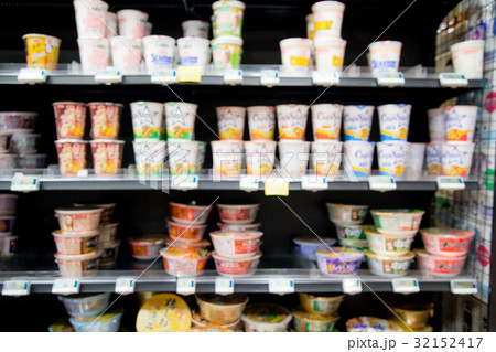 スーパーマーケット カップ麺売り場 カップラーメン売り場 スーパーマーケット カップ麺売り場 カップラーメン売り場 32152417