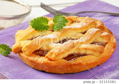 Lattice jam tart 32153381