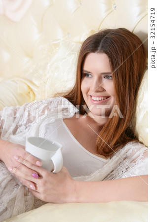 young woman lying on bed  32154719