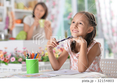 girl drawing at home girl drawing at home 32154803