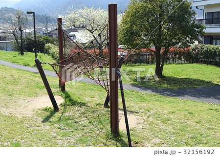公園の遊具 公園の遊具 32156192