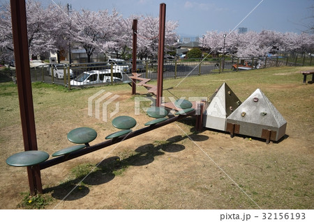 公園の遊具 32156193
