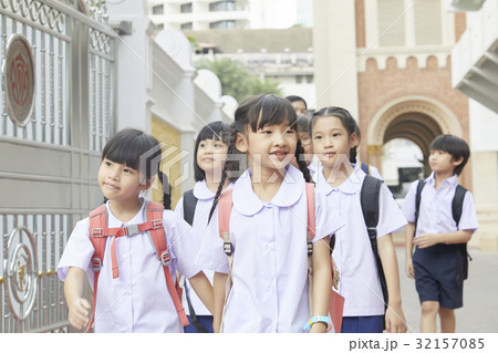 A photo of primary students walking and looking around. 32157085