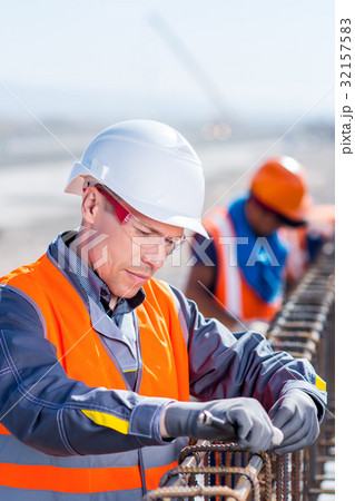 worker fixing steel rebar at building site 32157583