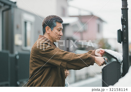 aged man aged man 32158114