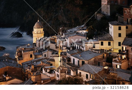 Vernazza Cinque Terre 32158628