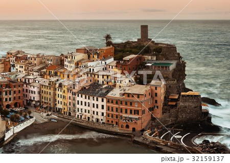 Vernazza buildings and sea in Cinque Terre 32159137
