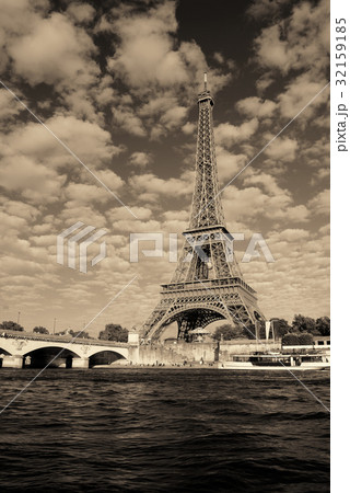 Eiffel Tower Eiffel Tower 32159185