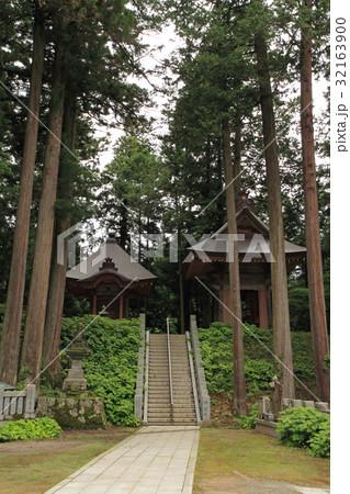 松本市　牛伏寺　太子堂と鐘楼 32163900