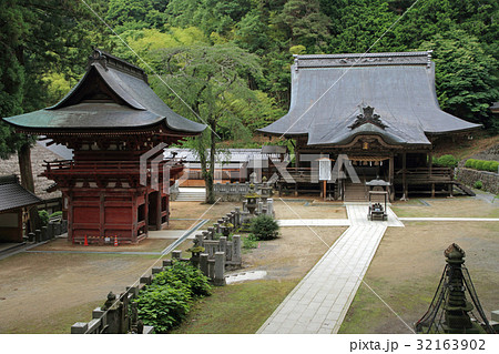 松本市　牛伏寺　観音堂と仁王門 32163902