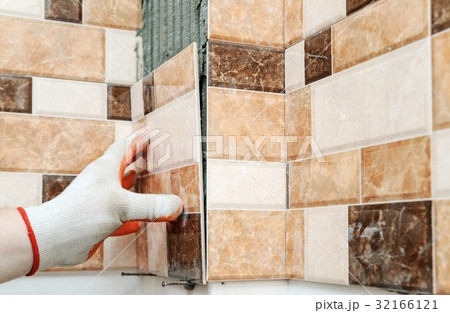 Installation of ceramic tiles. 32166121