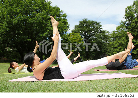 ピラティス　ヨガ 32166552