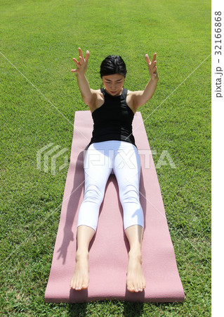 ピラティス　ヨガ 32166868