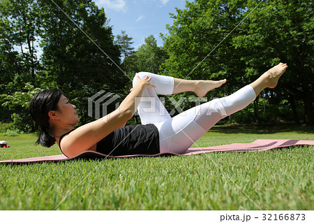 ピラティス　ヨガ 32166873