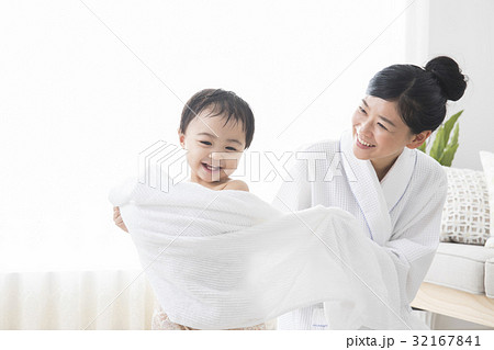 赤ちゃんとお母さん 赤ちゃんとお母さん 32167841