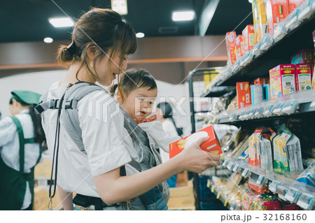 supermarket supermarket 32168160