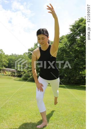 バレトン　ヨガ 32169097