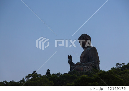香港　ランタオ島の天壇大仏 32169176