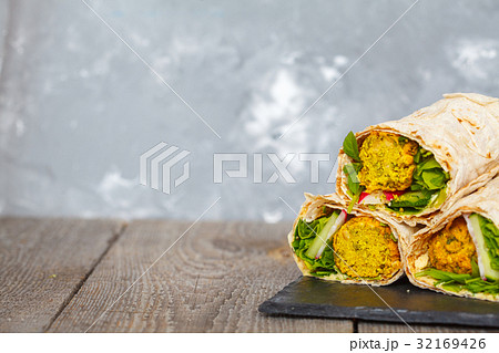 Vegan falafel wraps Vegan falafel wraps 32169426