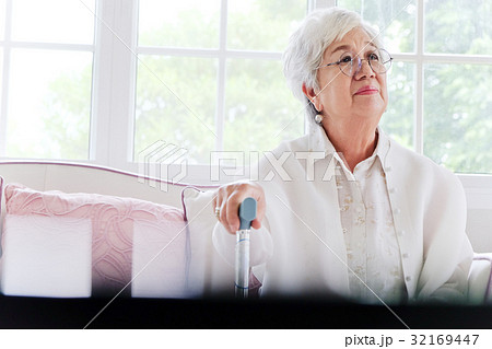 senior woman 32169447