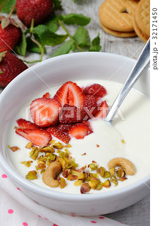 Chilled Buttermilk soup 32171450