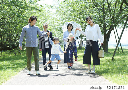 3世代家族 32171821