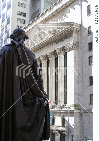 George Washington and NY Stock Exchange building 32172666