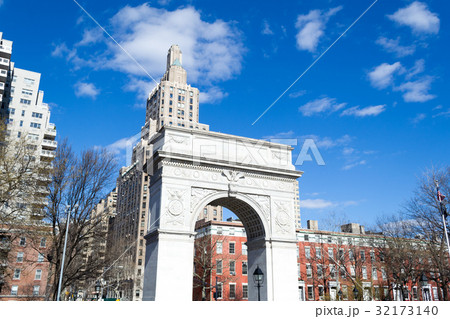 Arch in Washington Square park  32173140