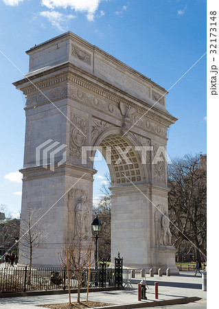 Arch in Washington Square park 32173148