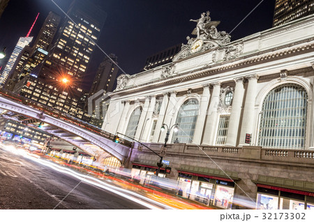 Grand Central Terminal facade from Park Avenue 32173302