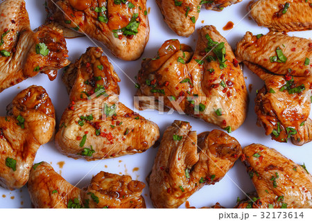 close-up of marinated raw chicken wings close-up of marinated raw chicken wings 32173614