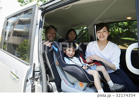 3世代家族 32174354