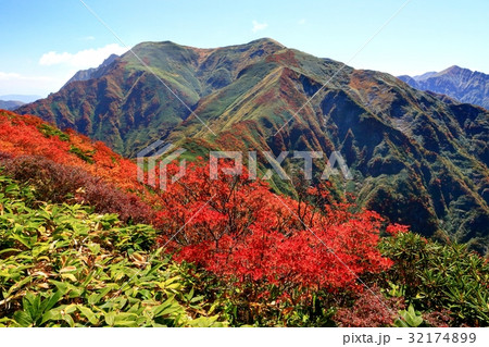紅葉の武能岳から見る谷川連峰 紅葉の武能岳から見る谷川連峰 32174899
