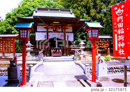門田稲荷神社　（ 日本三大縁切稲荷 ）　拝殿　（栃木県 足利市） 32175875